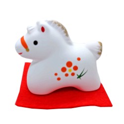 Figurka-talizman na Rok Konia 2026